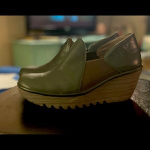 Hunter Green Fly London Wedges, the soles on these shoes are in great condition.
